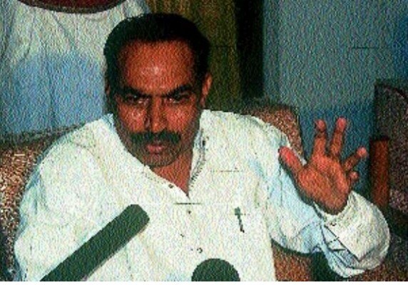 विधानसभा उपाध्यक्ष चंदूभाई डाभी जिनके एक फैसले ने सारा मामला वाघेला के पक्ष में झुका दिया था.
