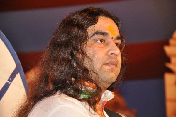 बाबा देवकीनंदन ठाकुर, विनम्रता के फ्रंट पर कंगाल संत.