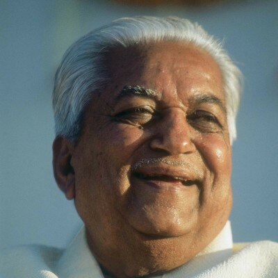 केशुभाई पटेल.