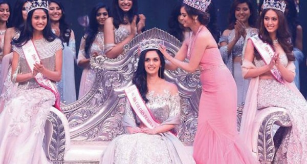 मगर सुंदरता का पैमाना महज गोरा होने तक सीमित नहीं है. हमारा शरीर दुबला है या नहीं, लड़कियों की छाती भरी हुई है या नहीं, गर्दन लंबी और कम कमर घुमावदार है या नहीं, हमारे लिए बहुत जरूरी है.