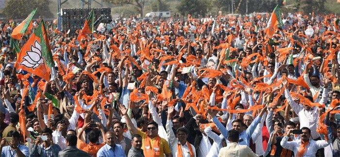 ऐसा तो नहीं होता न कि जिसने वोट नहीं दिया, उसका कोई और प्रधानमंत्री होगा. PM तो सबका एक ही रहेगा. कई बार जब विपक्षी दल मोदी जी की आलोचना में गलत शब्दों का इस्तेमाल करते हैं, तब बीजेपी के ही नेता सामने आकर कहते हैं कि फलां आदमी ने PM पद का अपमान किया. पद का सम्मान क्या होता है, इसका ध्यान विपक्ष के साथ-साथ सत्ता को भी रखना चाहिए.