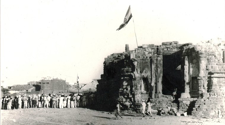 सोमनाथ मंदिर की पुरानी तस्वीर, जिसे सरदार पटेल ने रिनोवेट करवाया था.