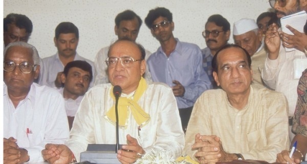 शंकर सिंह वाघेला ने साल भर के भीतर दूसरी बार बगावत कर दी थी
