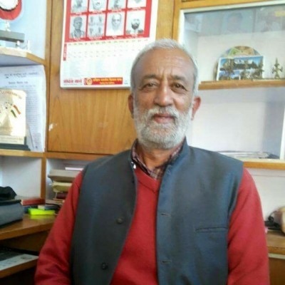 राकेश सिंघा विद्या स्टोक्स के भतीजे हैं.
