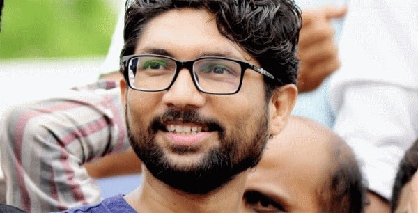 ऊना में दलित युवकों के साथ हुई घटना के बाद गुजरात में दलितों का आंदोलन शुरू हुआ. इस आंदोलन ने जिग्नेश को काफी पहचान दी. इसी दौरान वो JNU छात्रसंघ के पूर्व अध्यक्ष कन्हैया कुमार से भी मिले.