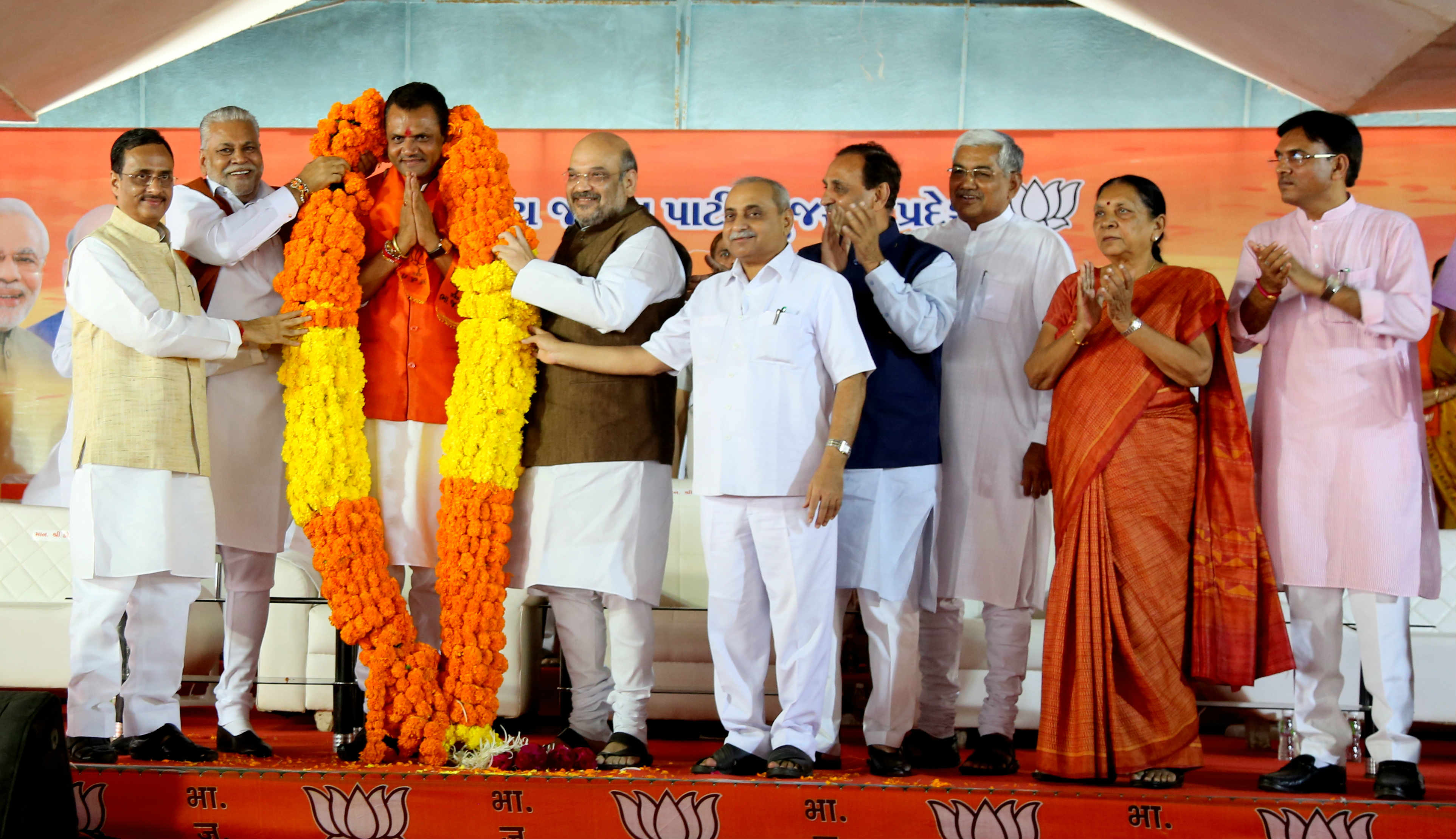विजय रूपानी जब गुजरात के मुख्यमंत्री बन गए, तो जीतू बाघानी को गुजरात बीजेपी का अध्यक्ष बनाया गया था.