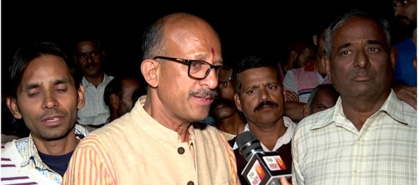 होशियार सिंह मांग करते रहे कि सीट पर विधायक स्थानीय ही होना चाहिए