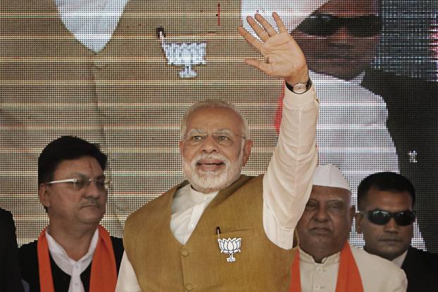 प्रधानमंत्री मोदी ने 8 दिसंबर को बनासकांठा में किसानों के मुद्दे पर कांग्रेस को घेरा.