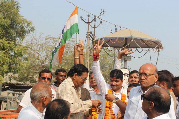 चुनाव प्रचार के दौरान रवि आम्बलिया 