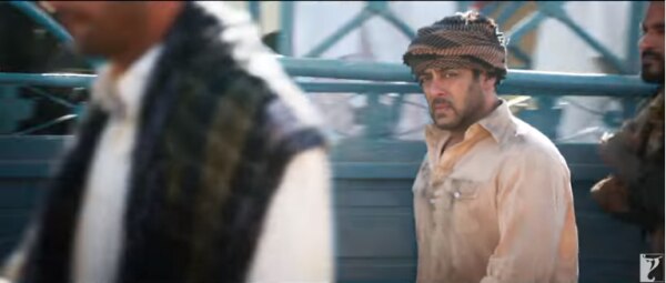 मजदूर बना टाइगर.