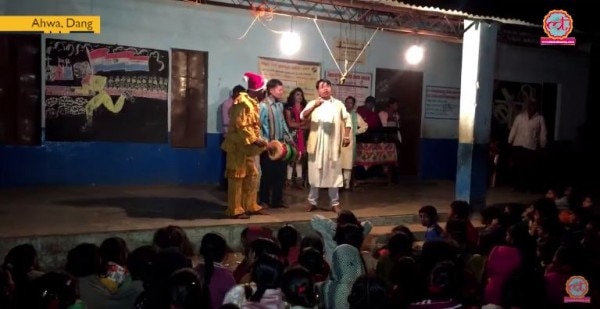 डांग में आज भी सरकारी कार्यक्रमों में लोकनृत्यों के ज़रिए जागरूकता संदेश दिए जाते हैं.