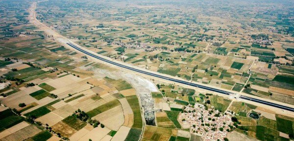 एक्सप्रेस वे का एरियल व्यू.