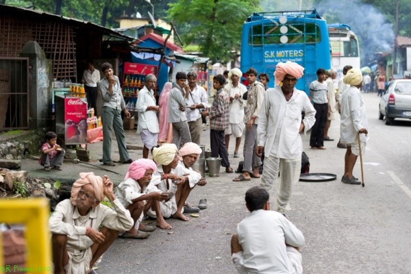 धोती कुरता ग्रामीण भारतीयों की प्रमुख पोशाक रही है.