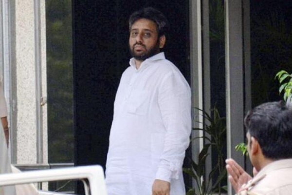 अमानतुल्लाह खान पहले भी विवादों में रहे हैं.