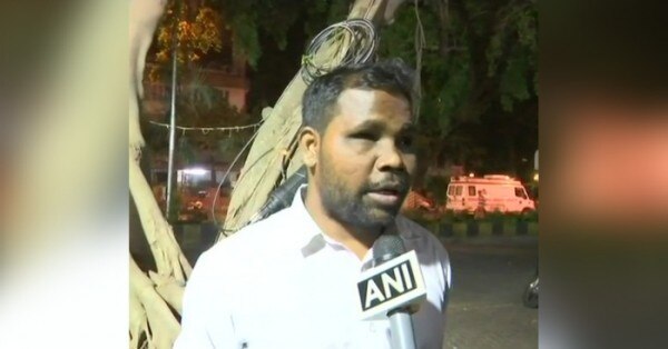 जतिन पिछले दो दिनों से श्रीदेवी के घर के बाहर खड़े हैं.