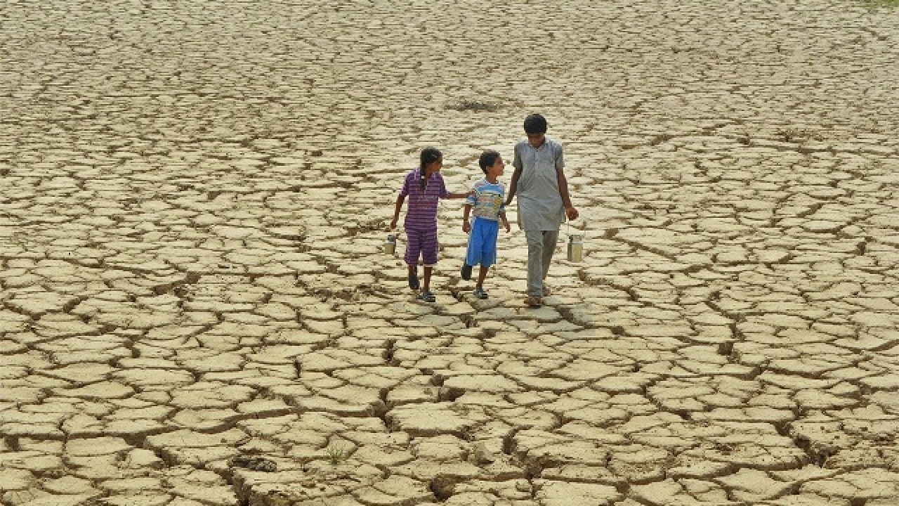 मराठवाड़ा में पहले लगातार सूखा पड़ा, फिर ज़्यादा बारिश हो गई. (फोटोःपीटीआई)
