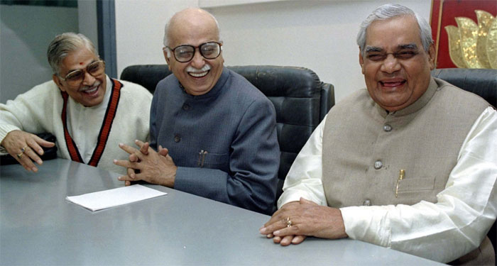 ये बीजेपी की तिकड़ी है. लालकृष्ण आडवाणी, अटल बिहारी वाजपेयी और मुरली मनोहर जोशी.