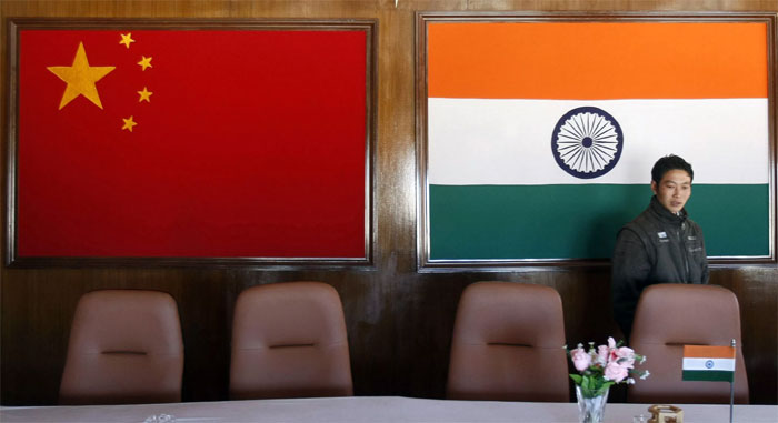 भारत और चीन के रिश्ते कभी बहुत अच्छे नहीं रहे. पिछले कुछ वक्त से दोनों के बीच लगातार दिक्कतें आ रही हैं. चीन लगातार भारत की अंतरराष्ट्रीय महत्वाकांक्षाओं में रोड़ा अटका रहा है.
