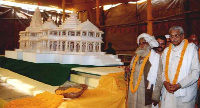 अयोध्या में राम जन्मभूमि पर ऐसा मंदिर बनवाएंगे. विहिप ये मॉडल लेकर पूरे देश में घूमी.