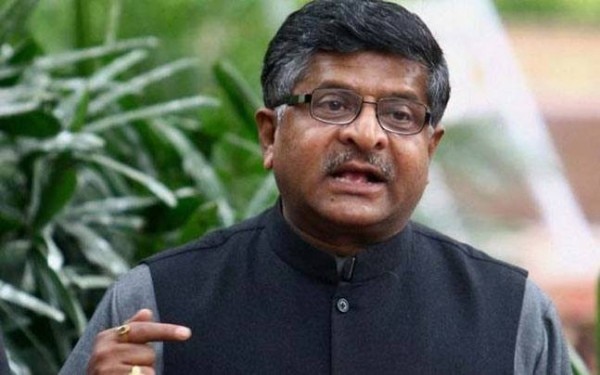 रविशंकर प्रसाद पहले आधार पर सरकार का निर्णय बचाते थे, अब नया बिल बचा रहे हैं.