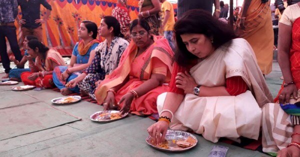 एक स्थानीय कार्यक्रम में सरोज पांडेय