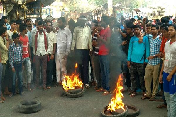 सासाराम केस में लोगों ने जमकर प्रोटेस्ट किया.