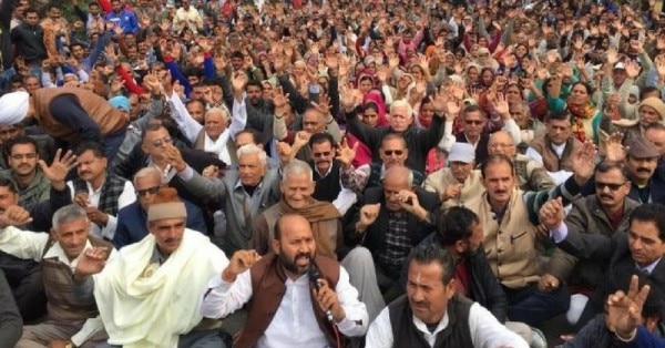 प्रदर्शन इतने उग्र हुए कि मामले को क्राइम ब्रांच को सौंप दिया गया. इसका बीजेपी ने विरोध किया और पुलिस को चेतावनी भी दी.