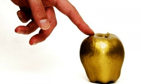 एक फिक्शन में, मिडास नाम के राजा को वरदान मिला कि वो जो भी छुए सोना बन जाएगा. वरदान अभिशाप साबित हुआ क्यूंकि वो अपने खाने को या पानी को भी छूता तो वो भी सोना बन जाता. इसी कहानी के चलते 'मिडास टच' का मतलब आज भी ये होता है कि छू लो तो सोना बन जाए.