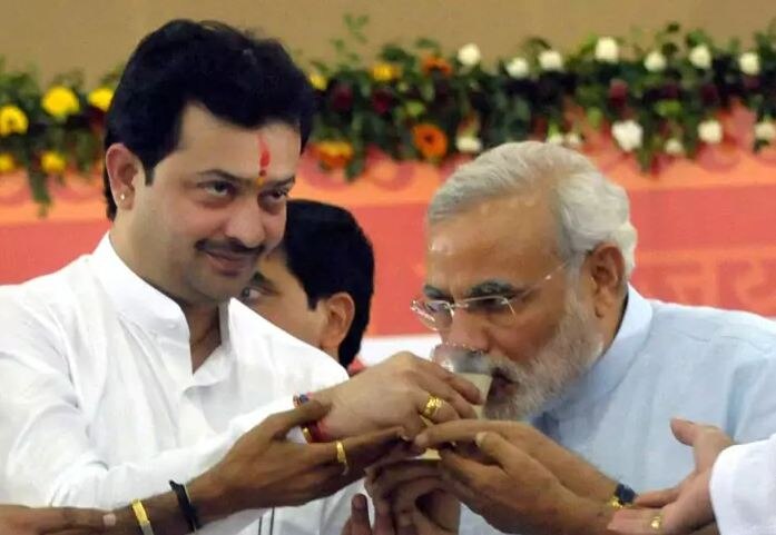 अहमदाबाद में नरेंद्र मोदी का सद्भावना उपवास भैयूजी महाराज ने ही संपन्न कराया था.