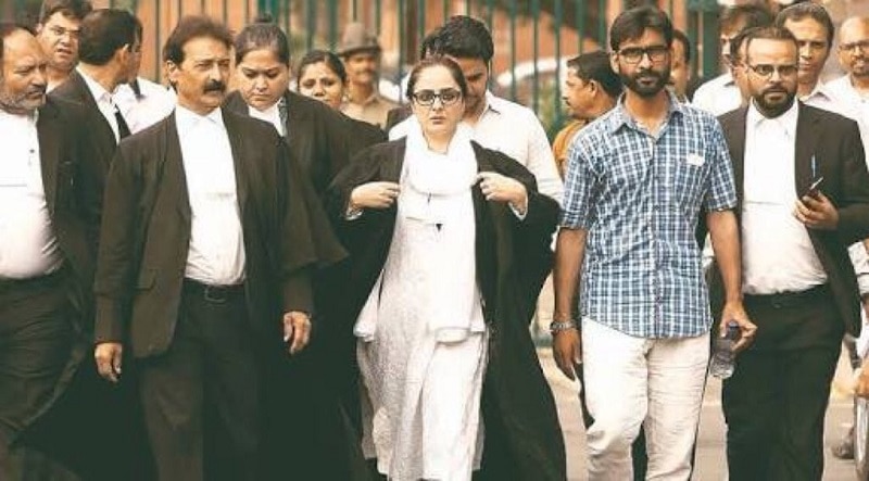 कठुआ केस में पीड़ित की तरफ से वकील दीपिका राजावत, इन्होंने बताया था कि इन्हें डराने की कोशिश की जा रही है. धमकियां मिल रही हैं.