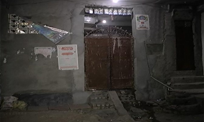ये वो मदरसा है, जहां आरोपी ने विक्टिम को बंद रखकर उसके साथ बलात्कार किया.