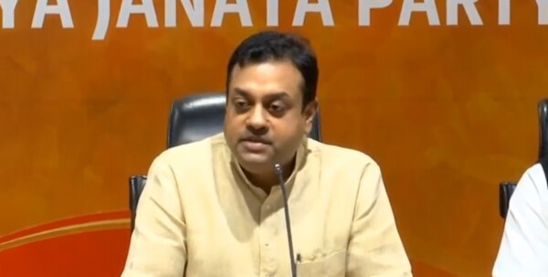 संबित पात्रा ने पहली फुर्सत में प्रेस कांफ्रेंस कर दी थी.