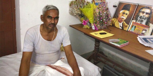 सुरेंद्र संघ के जिला कार्यवाह रह चुके हैं.