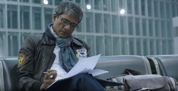 आदिल हुसैन ने वही किया है जिसके लिए वो जाने जाते हैं, अच्छी एक्टिंग.