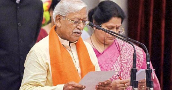 शपथ लेने के दौरान रमेश
