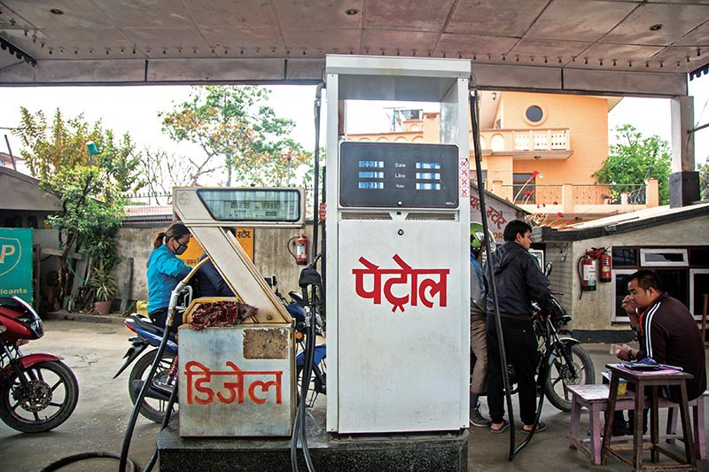 नेपाल का पेट्रोल पंप