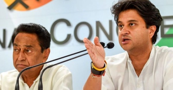 प्रेस कॉन्फ्रेंस में सिंधिया और कमलनाथ