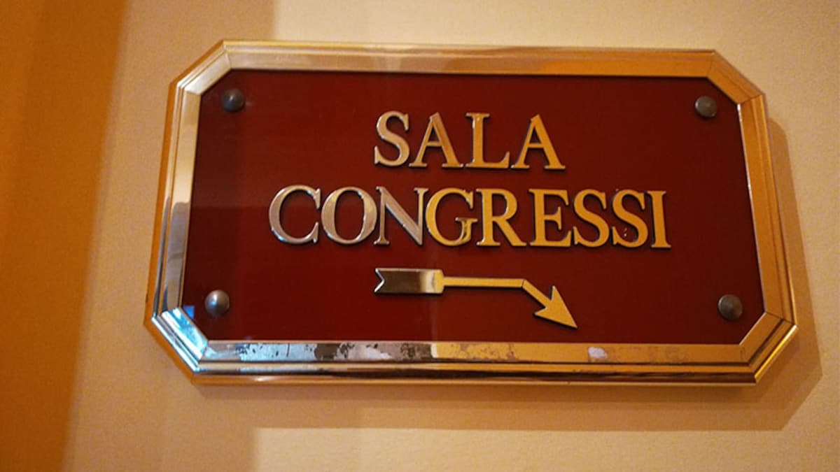 इटल म कई जगह पर Sala Congressi क य ल ख ह त ह Italy Has Sala Congressi Written In Its Buildings Which Translates To Conference Hall In English