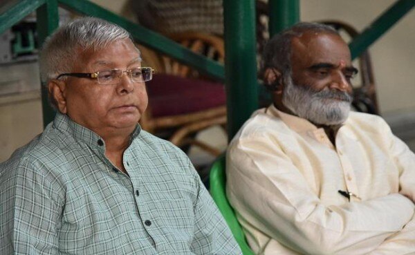 लालू यादव ने शंकर चरण त्रिपाठी को आरजेडी का राष्ट्रीय प्रवक्ता बना दिया था, जिसका खूब विरोध हुआ था.