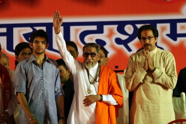बाल ठाकरे ने सीधा इशारा किया कि अब उद्धव और आदित्य का ध्यान जनता को रखना होगा.