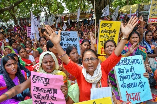 29 बच्चियों से रेप के विरोध में मुजफ्फपुर के साथ ही राजधानी पटना में भी लगातार विरोध प्रदर्शन हो रहे हैं.