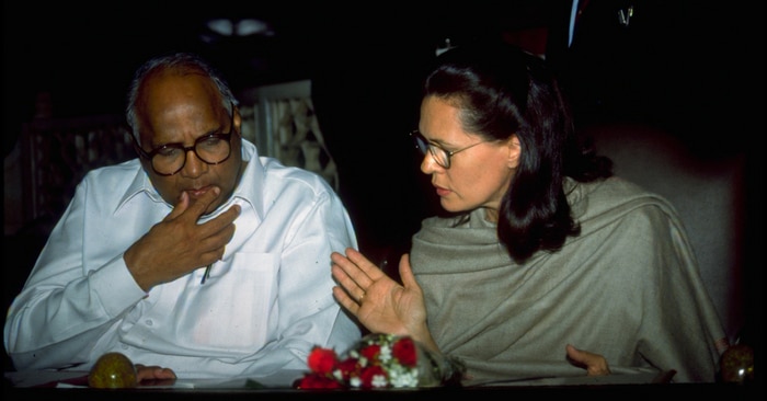 आज फिर से दोस्त बन चुके सोनिया और शरद में पहले अदावत रही है.