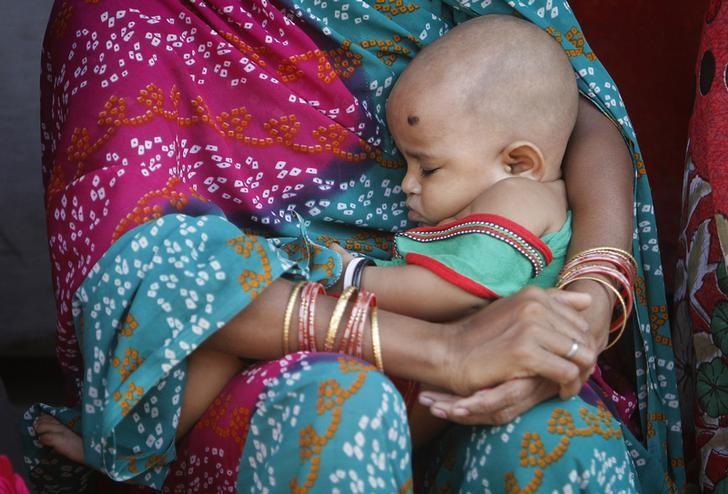 भारत में बच्चे गोद लेने को लेकर बड़े सख्त नियम हैं. फोटोःरॉयटर्स