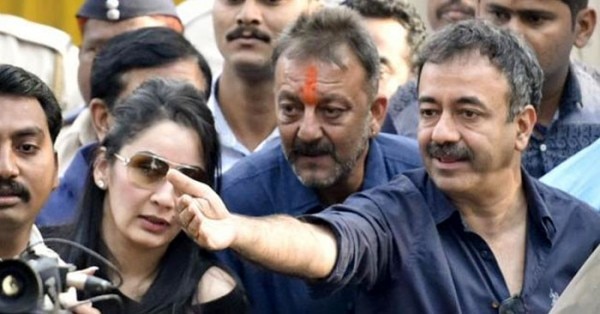 संजय और उनकी पत्नी मान्यता के साथ राजकुमार हीरानी (शर्ट में चश्मा फंसाए)