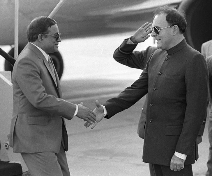 मालदीव के राष्ट्रपति गयूम दिसंबर 1988 में भारत आए थे. राजीव गांधी का शुक्रिया करने. भारत ने नवंबर में गयूम के तख्तापलट की कोशिश को फौज भेजकर नाकाम कर दिया था. फोटोः रॉयटर्स