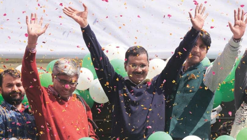अकेले पड़ते केजरीवाल. पहले कुमार विश्वास और अब आशुतोष.