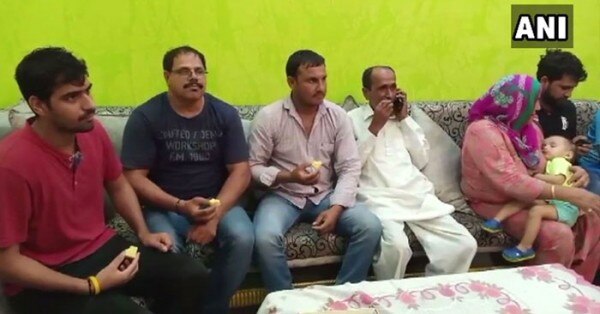 बजरंग पुनिया के गोल्ड जीतने के बाद उनका परिवार.