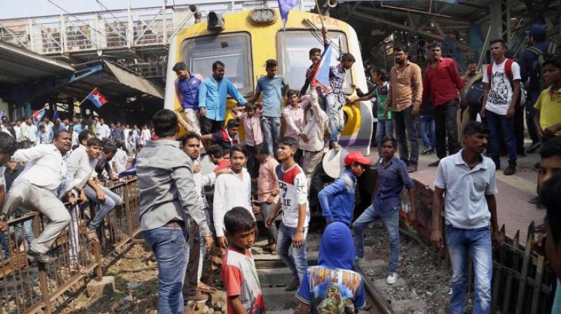 भीमा कोरेगांव स्मारक पर हुई हिंसा के बाद पूरे महाराष्ट्र में दलित गुटों के प्रदर्शन हुए थे. (फोटोःपीटीआई)