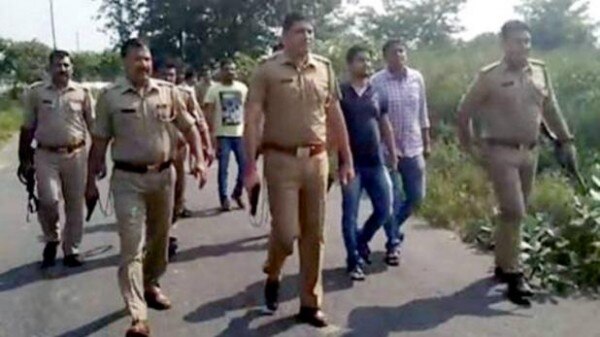 यूपी में जब भी एनकाउंटर हुए, विपक्ष के साथ ही मानवाधिकार आयोग ने भी सवाल खड़े किए. हर बार सरकार आरोपों से इनकार करती रही.