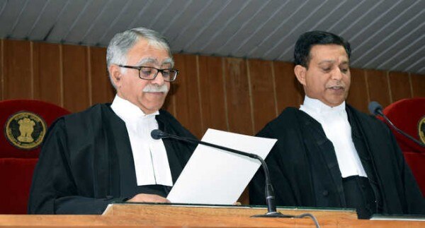 हिमाचल के चीफ जस्टिस ने सड़क पर बेहोश पड़े आदमी को अस्पताल भिजवाया.